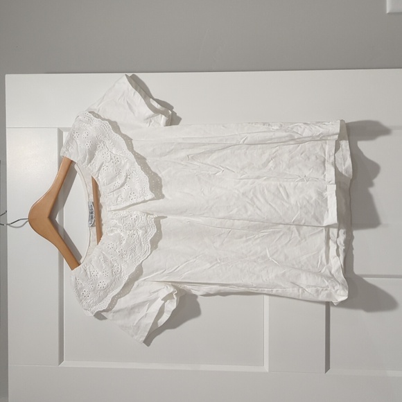 Roolee Tops - White Shirt with Eyelet Peterpan Collar